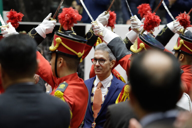 Romeu Zema tomou posse e assumiu o compromisso de intensificar avanços nos próximos quatro anos