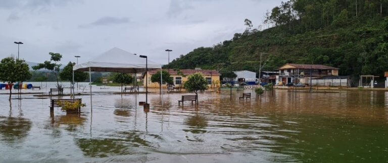 Estado multa empresa em quase R$ 300 milhões por falta de limpeza em lagoa que transbordou em Capitólio