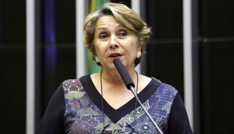 Deputada petista quer “linguagem inclusiva” obrigatória em documentos