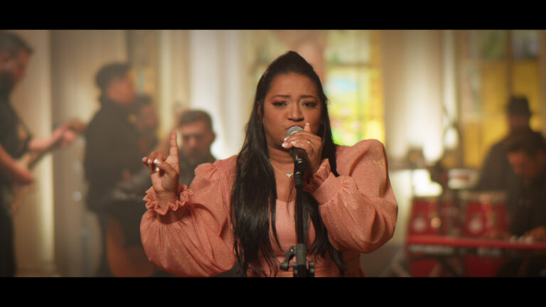 Shirlene Lima declara que “A hora de cantar chegou”, uma canção de encorajamento