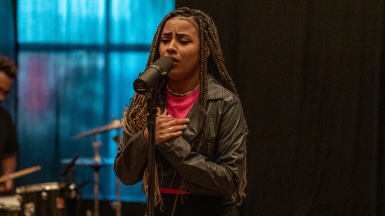 Raquel Santos estreia na Graça Music e declara “És Meu Tudo”