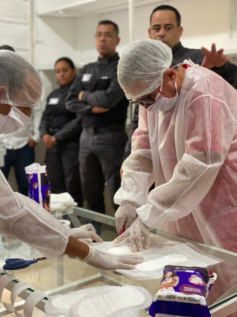 Presídio de Itambacuri inaugura fábrica de uniformes 