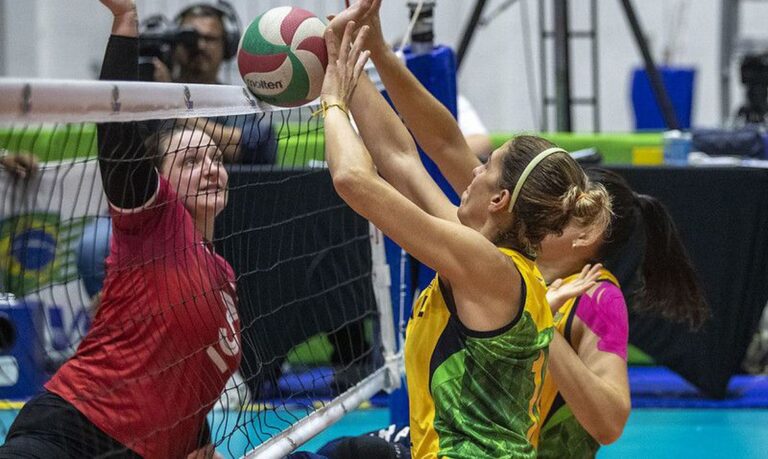 Campeão mundial, vôlei sentado feminino faz intercâmbio visando Paris