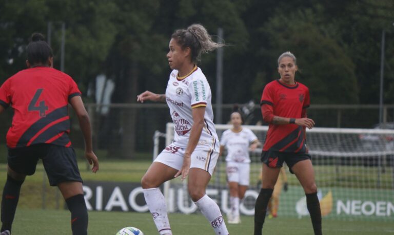 Brasileiro feminino: Ferroviária vence Athletico-PR e assume liderança