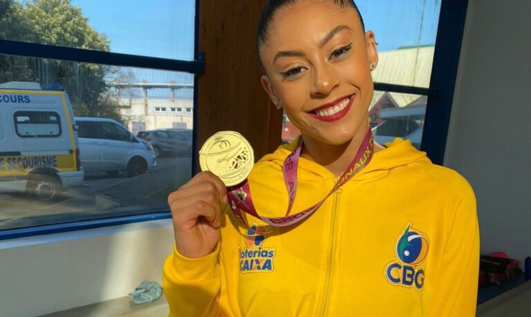 Bárbara Domingos leva ouro inédito em Grand Prix de ginástica rítmica