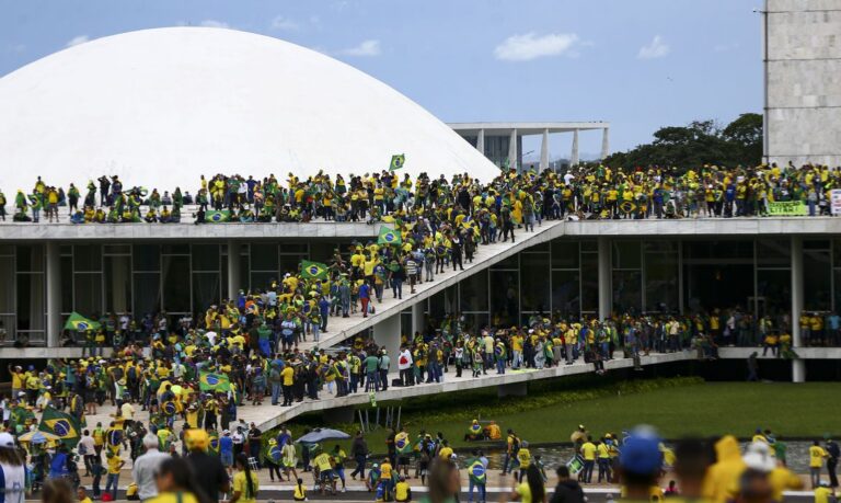 STF tem placar de 7 a 0 para tornar réus mais 200 envolvidos no 8/1