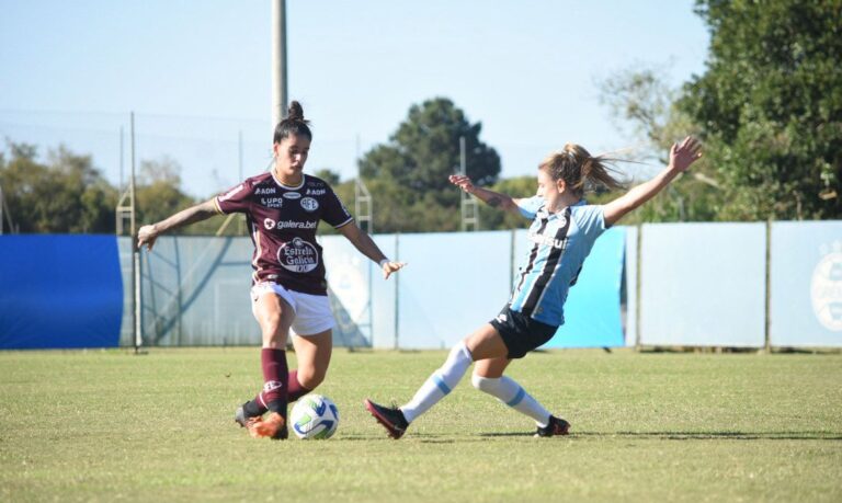 Ferroviária vence o Grêmio e retoma a liderança do Brasileiro Feminino