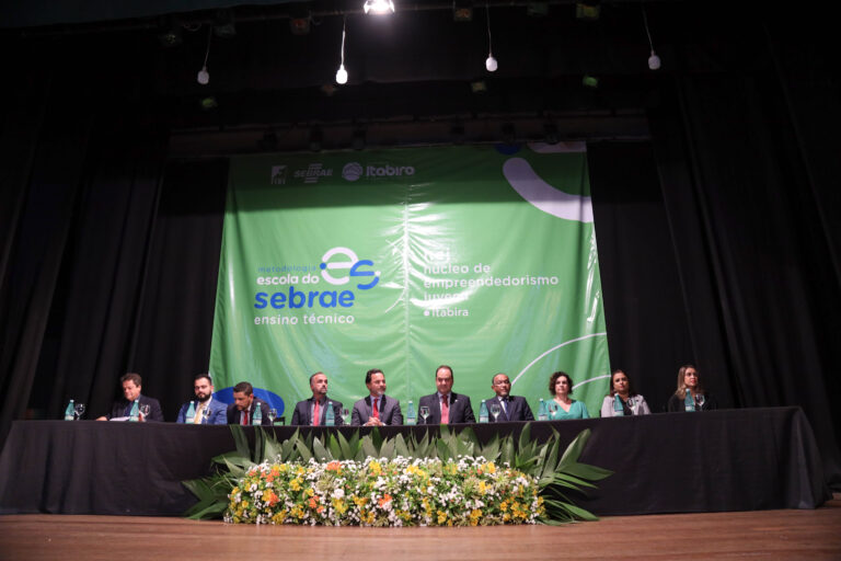 1ª turma do NEJ forma e jovens estão prontos para o mercado