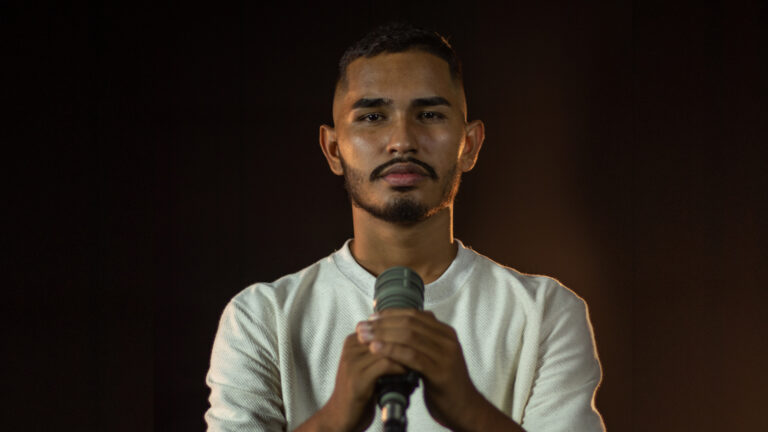 Jhoe Gama abre o coração em “Conversa com Deus”