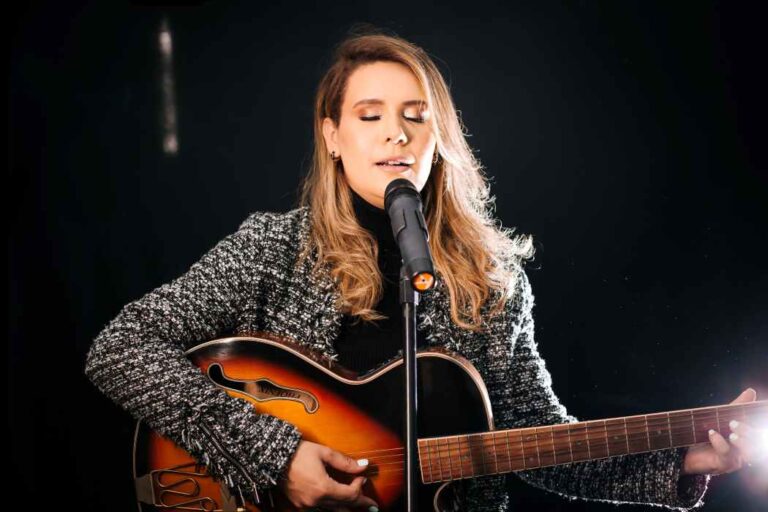 Dani Lôbo em mais um primoroso trabalho: “Minha Redenção”