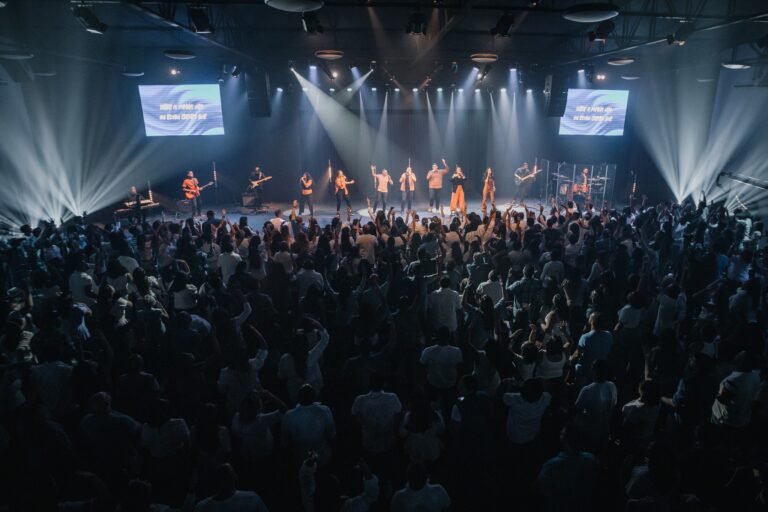 O Ministério musical C2 Worship estreia com a canção “A mão de Deus”, tornando possível o impossível