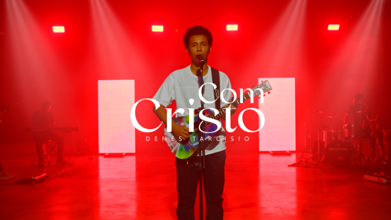 Denes Tarcisio em mais uma bela canção: “Com Cristo”, amor a Jesus em letra e melodia
