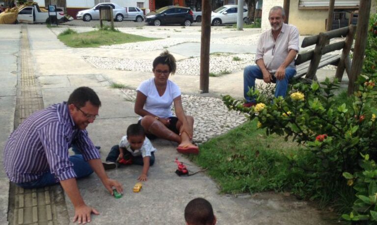 Famílias se unem para adotar irmãos biológicos