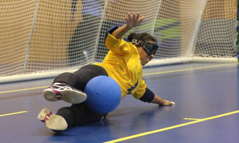 Goalball: seleção feminina estreia com goleada em competição na Suécia