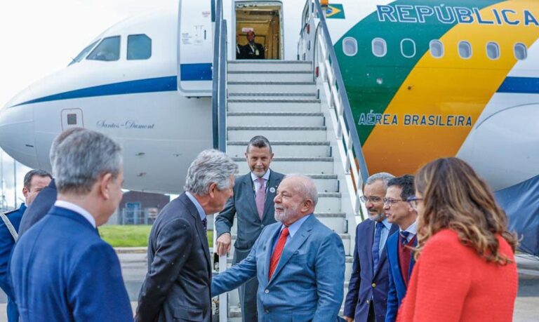 Lula chega a Londres para coroação do Rei Charles III Presidente encontra o primeiro-ministro do Reino Unido nesta sexta