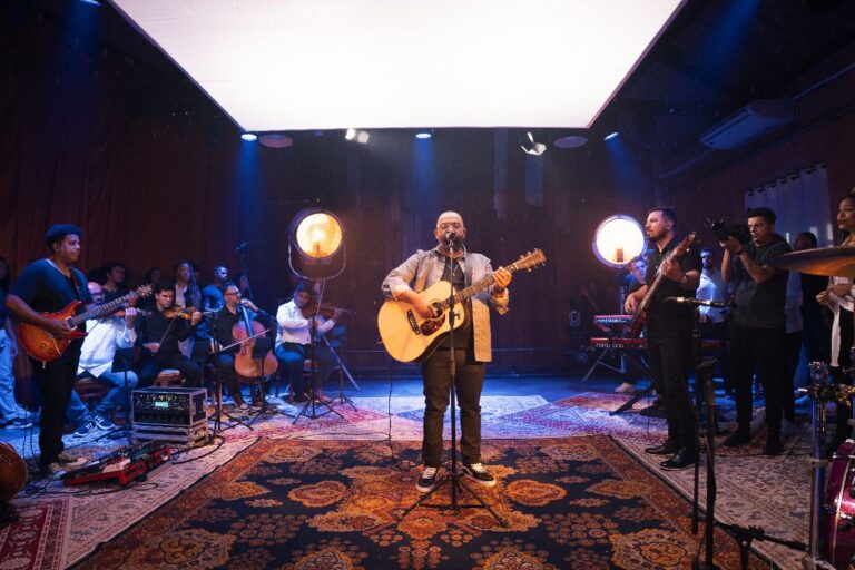 “Tua Graça Me Basta”, o clássico cristão do Trazendo a Arca em nova versão