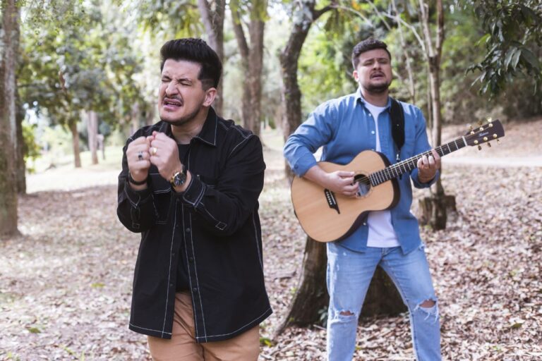 André e Felipe lançam canção inédita, “Bom Dia Deus”