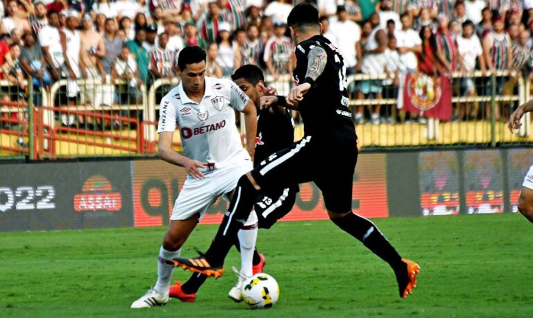 Sem vencer há 5 jogos, Fluminense recebe Bragantino pelo Brasileirão