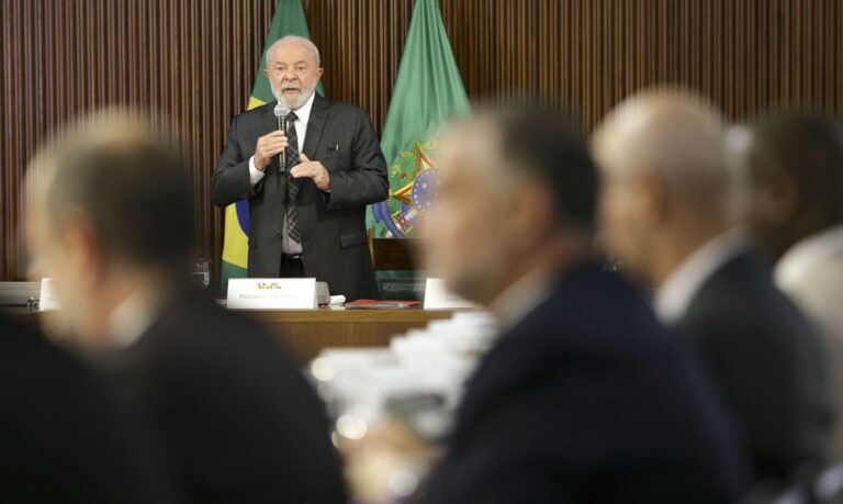 Está proibido ter novas ideias antes de cumprir o prometido, diz Lula