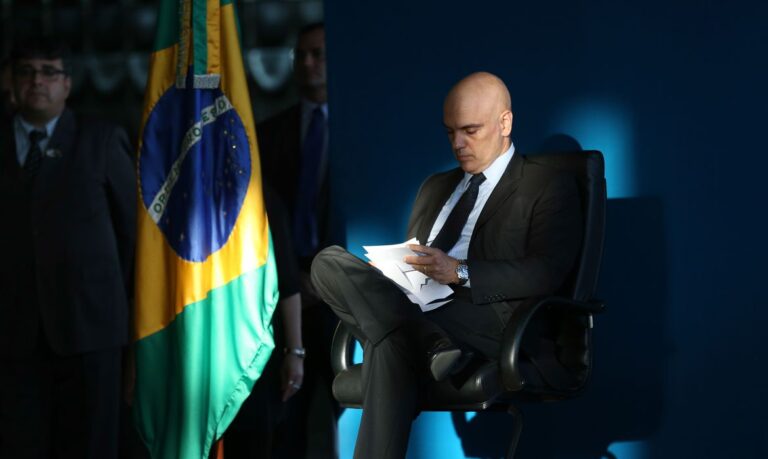 PF faz buscas na casa de acusados de hostilizar Alexandre de Moraes