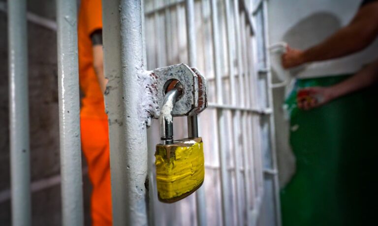 Presos fazem rebelião em presídio no Acre