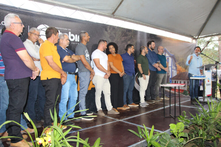 Ordem de serviço é assinada e estrada entre Ipoema e Carmo finalmente será asfaltada