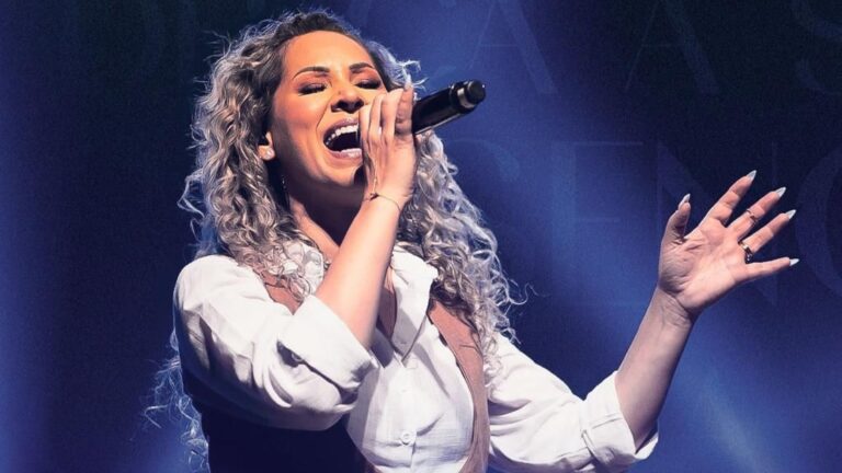 Érica Oliveira canta “Desça Tua Presença”, louvor é a primeira faixa de seu DVD