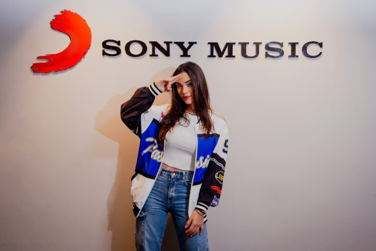 Isadora Pompeo assina com a Sony Music Brasil