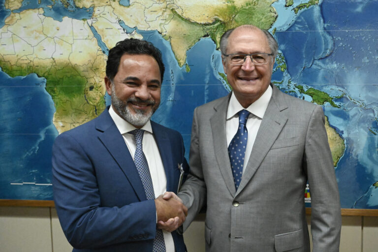 Unifei e duplicação de rodovias pautam reunião entre prefeito de Itabira e vice-presidente da República