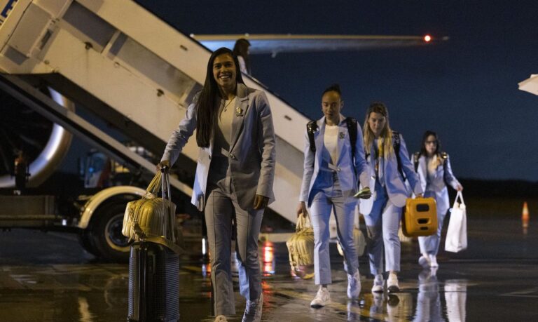 Seleção brasileira desembarca na Austrália para Copa do Mundo Feminina Equipe estreia daqui a 20 dias, contra o Panamá, pelo Grupo E