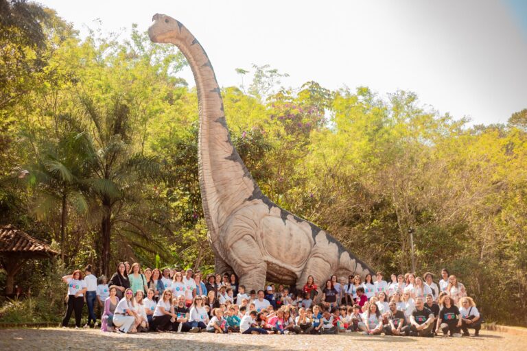 Entre dinossauros e histórias, II Semana da Educação Infantil é aberta em Itabira