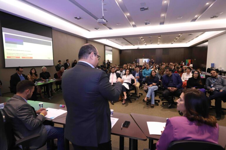 Governo de Minas reúne prefeitos da Grande BH para ouvir demandas dos municípios