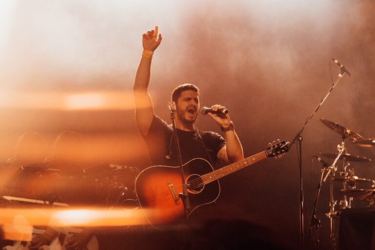 Tarik Mohallem lança medley ao vivo com as consagradas “Todo Som/Proteção”