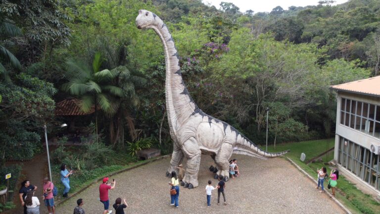 Parque dos Dinossauros leva mais de 35 mil visitantes à Mata do Intelecto