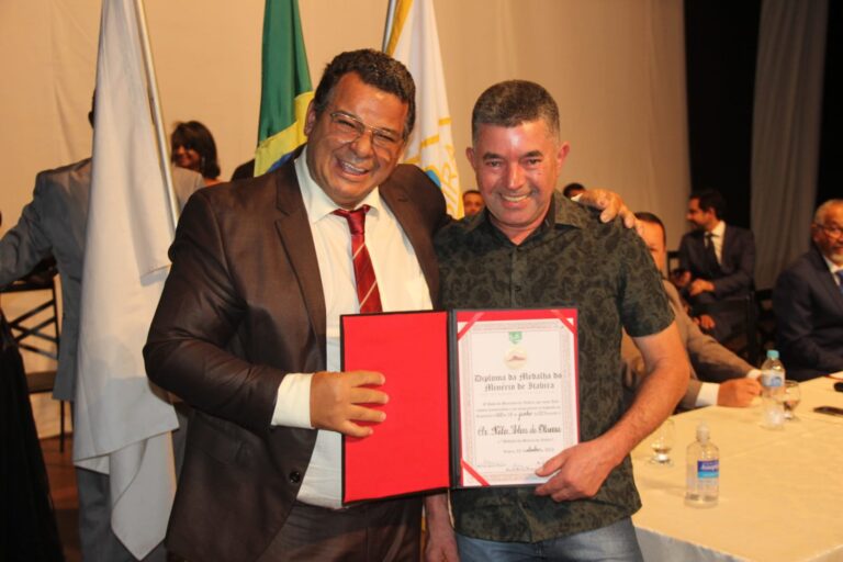 Câmara realiza sessão especial de entrega de honrarias