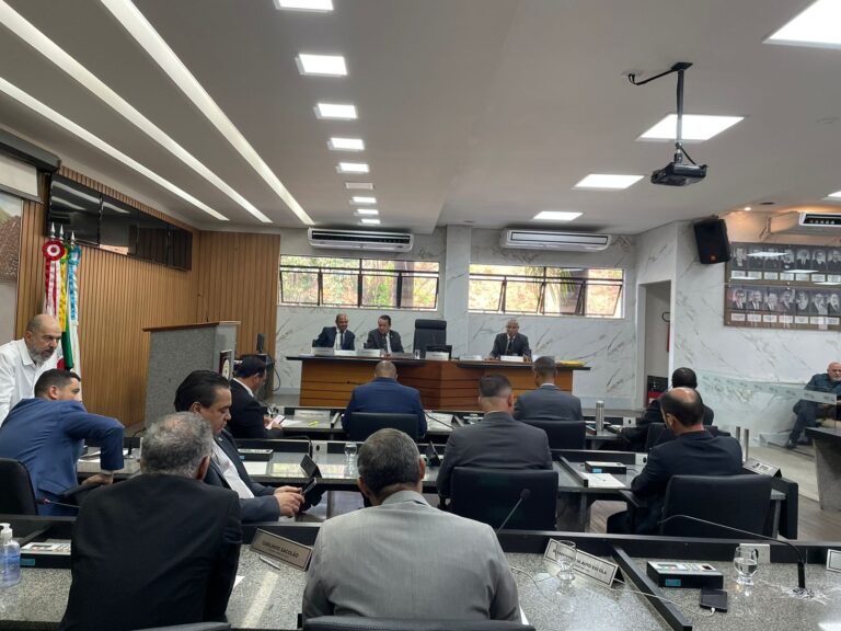 Vereadores aprovaram uma pauta extensa com oito  projetos na sessão ordinária desta terça-feira.