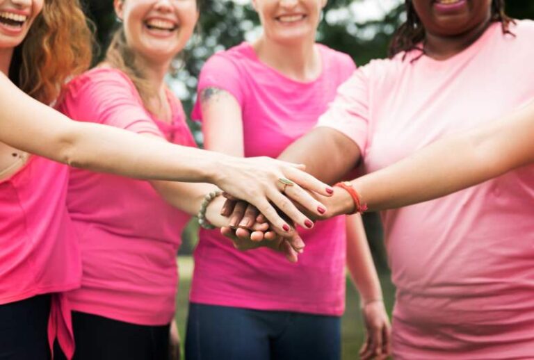 Outubro Rosa também é a oportunidade de cuidar da saúde feminina de modo geral