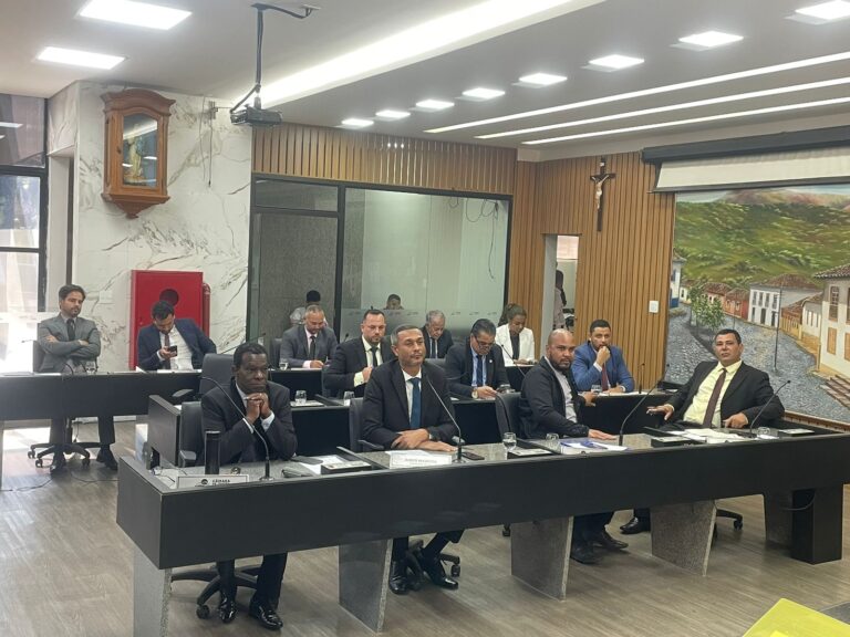 Câmara derruba veto de Marco Antônio e aprova projetos