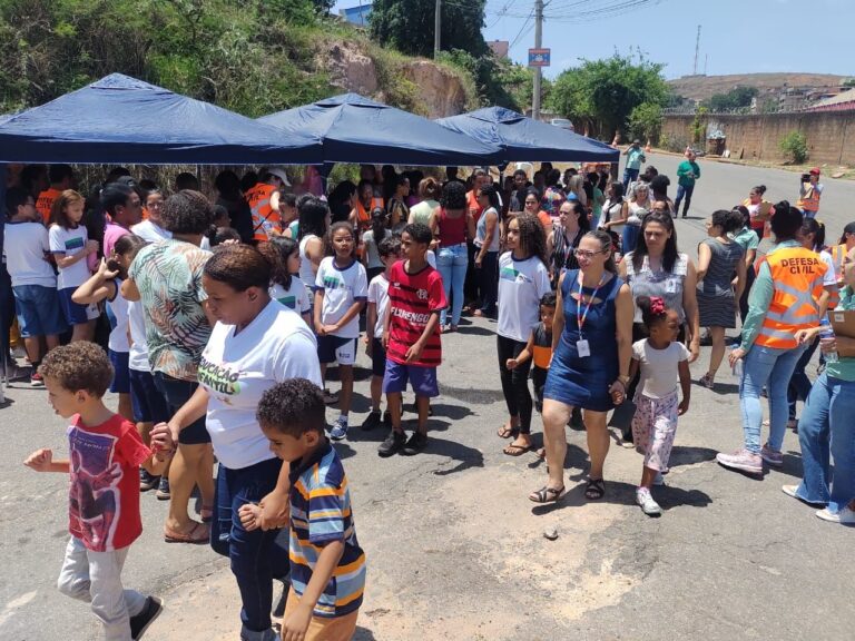 População marca presença no simulado de segurança de barragens realizado pela Vale em Itabira