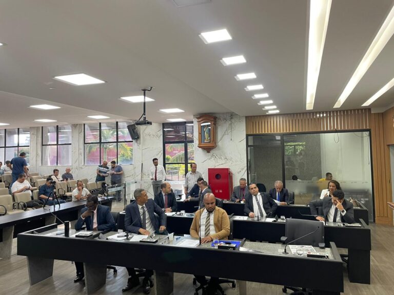 Vereadores barram aumento de cargos comissionados pretendidos por Marco Lage