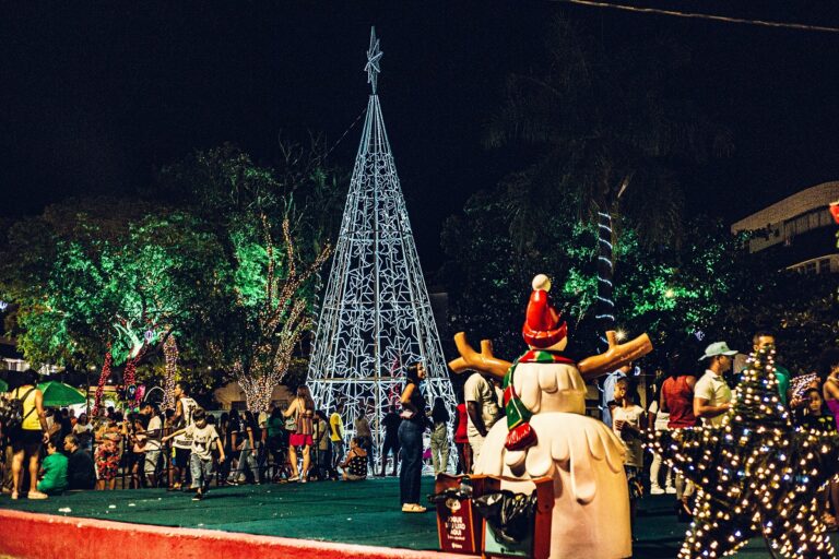 Luzes de Natal encantam a população de Itabira durante o mês de dezembro