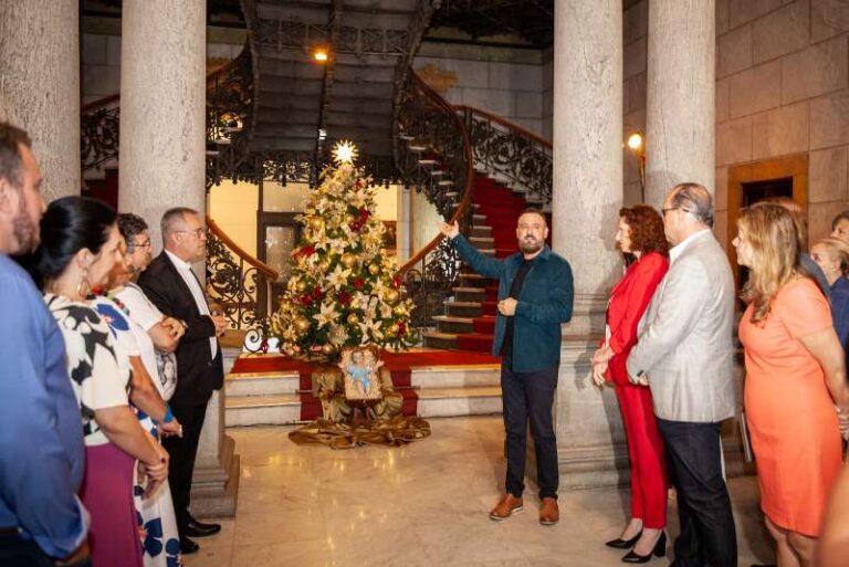 Com programação cultural diversa, passeio natalino no Palácio da Liberdade é aberto ao público