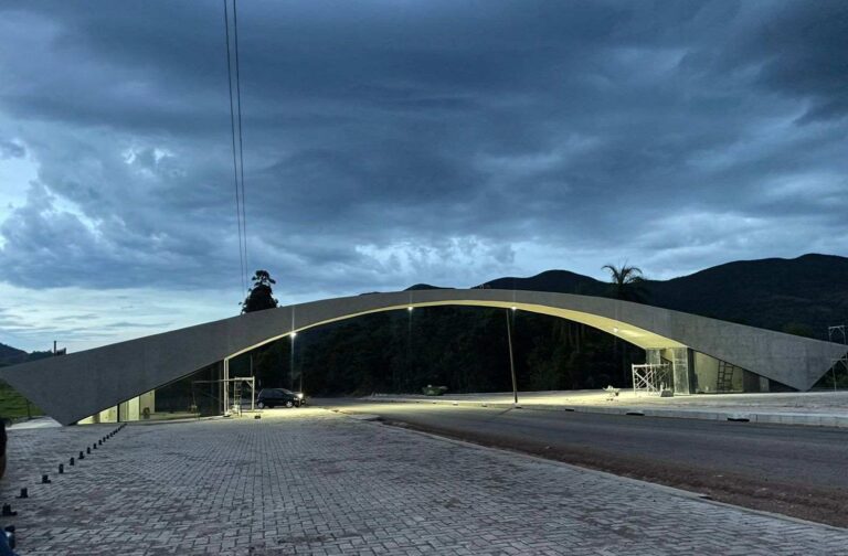 Brumadinho inaugura obra inédita de Oscar Niemeyer