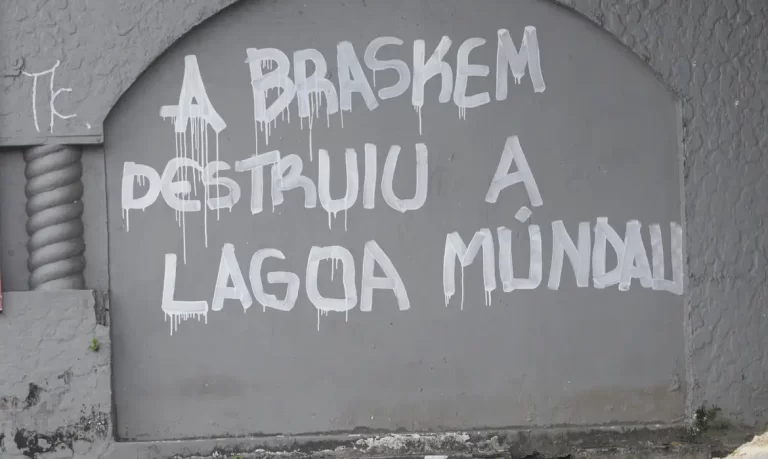 Ex-moradores de bairros desativados revelam sentimentos em mensagens