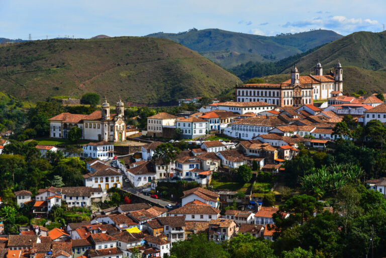 Minas Gerais lidera crescimento do turismo no Brasil e fatura R$ 34 bilhões com atividade em 2023