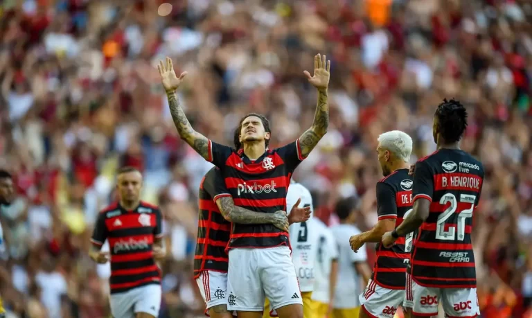 Em ritmo de folia, Flamengo derrota Volta Redonda no Maracanã