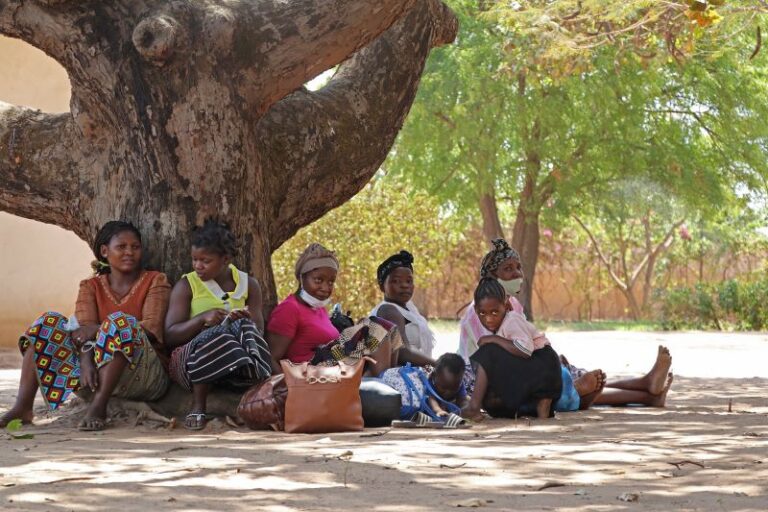Mais de 70 mil pessoas fogem das suas casas enquanto o Estado Islâmico varre a região norte de Moçambique