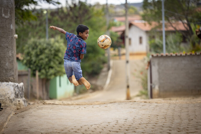 Nova lei sobre parentalidade positiva e direito ao brincar é mais um grande passo para melhorar a qualidade de vida de crianças brasileiras