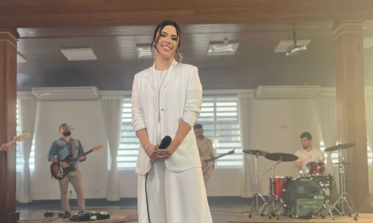 Aline Gomes canta “Nossa Esperança”, a volta de Cristo e a eternidade ao Seu lado