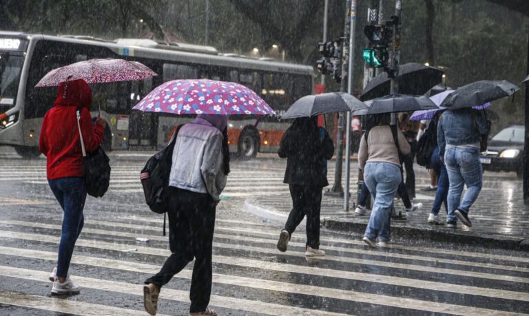 Inmet prevê chuva intensa e vento forte em várias regiões do país